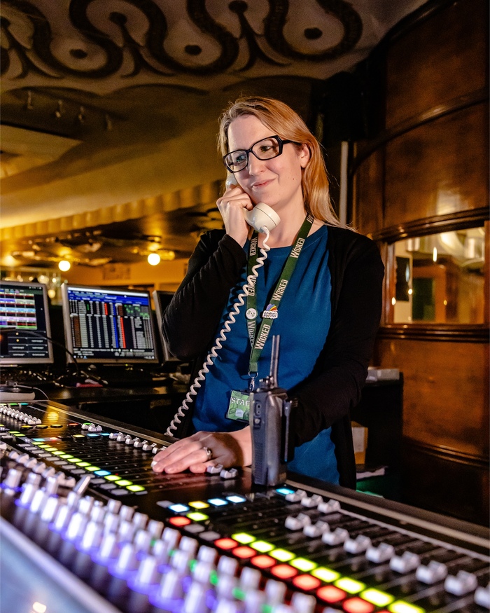 Photos: WICKED Celebrates 19th Anniversary in London With '5 Minute Call' Image
