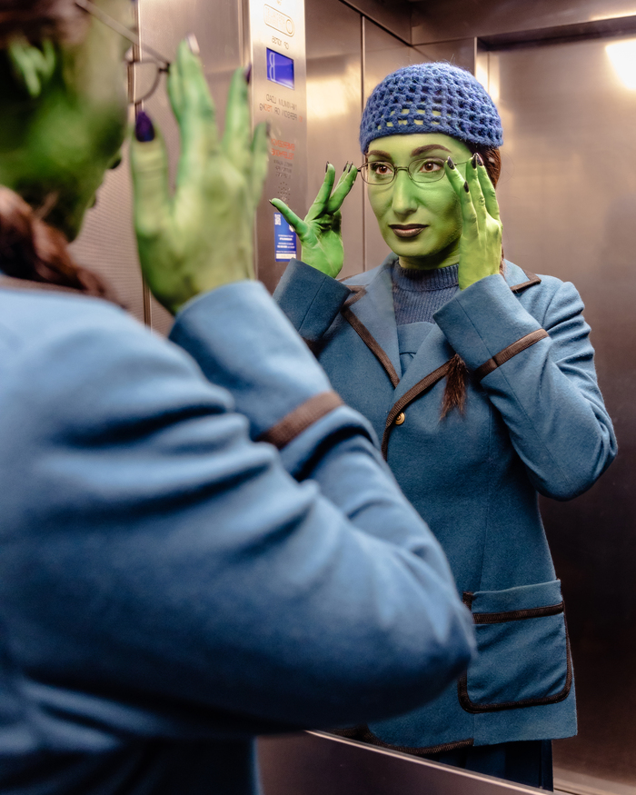 Photos: WICKED Celebrates 19th Anniversary in London With '5 Minute Call' Image