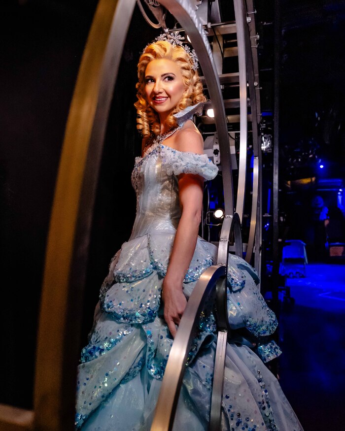 Photos: WICKED Celebrates 19th Anniversary in London With '5 Minute Call' Image