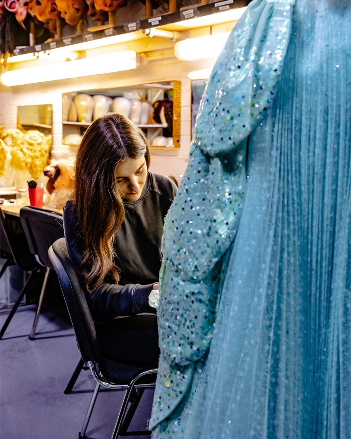 Photos: WICKED Celebrates 19th Anniversary in London With '5 Minute Call' Image