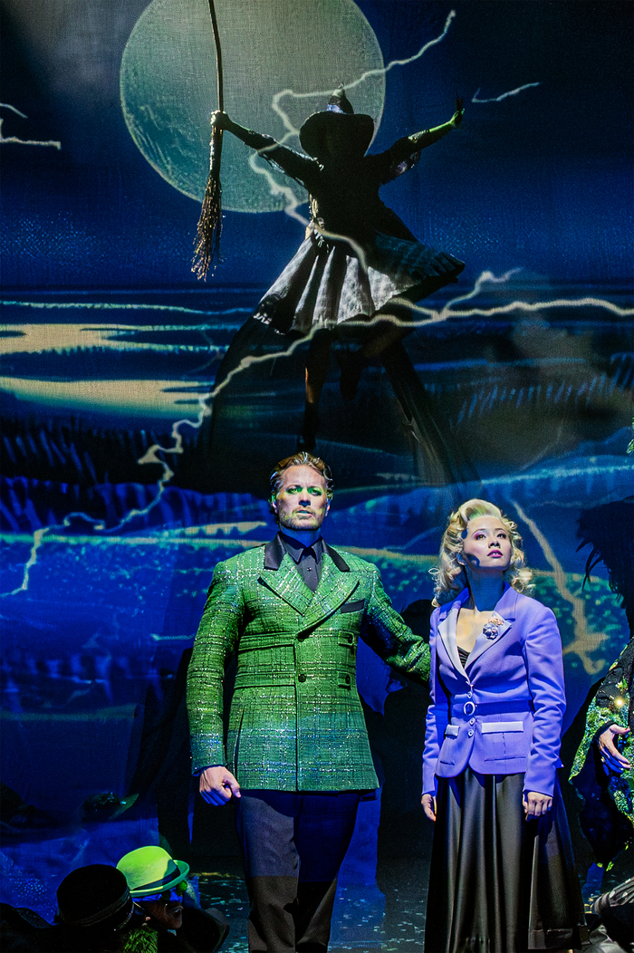 Photos: First Look at the Non-Replica Production of WICKED in Austria Image