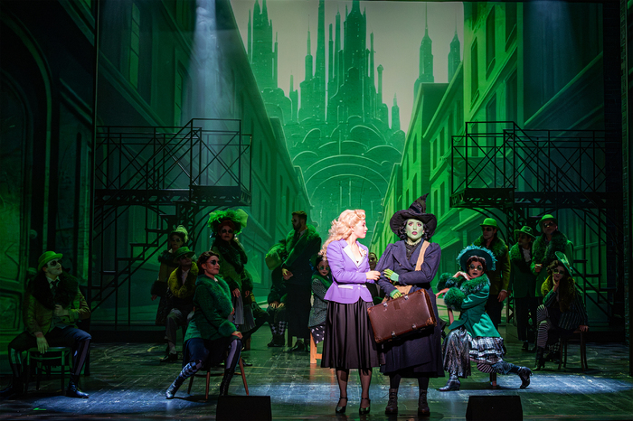 Photos: First Look at the Non-Replica Production of WICKED in Austria Image
