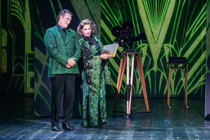 Photos: First Look at the Non-Replica Production of WICKED in Austria Image