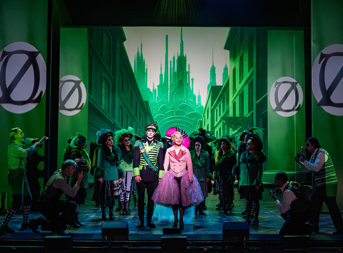 Photos: First Look at the Non-Replica Production of WICKED in Austria Image