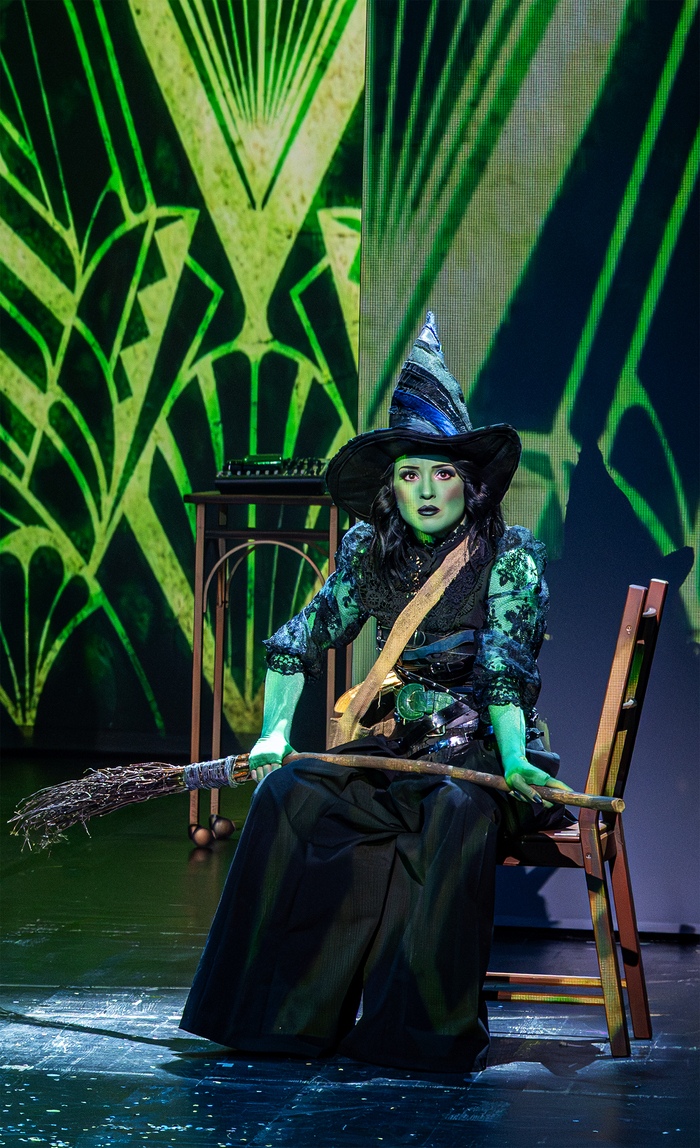 Photos: First Look at the Non-Replica Production of WICKED in Austria Image