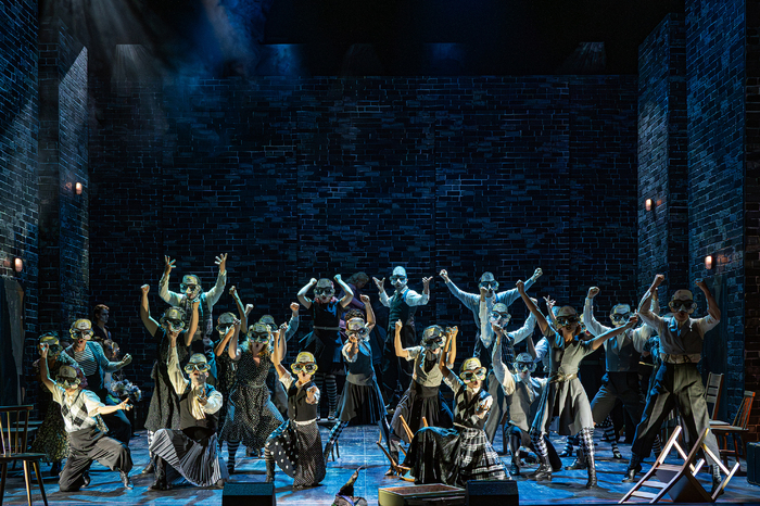Photos: First Look at the Non-Replica Production of WICKED in Austria Image