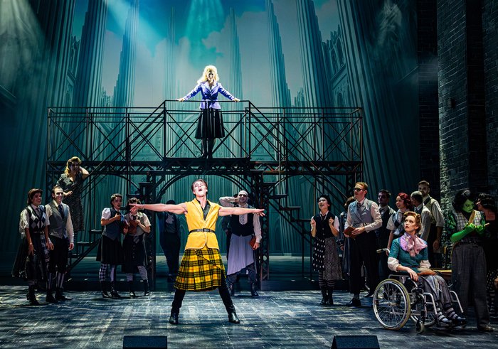 Photos: First Look at the Non-Replica Production of WICKED in Austria Image