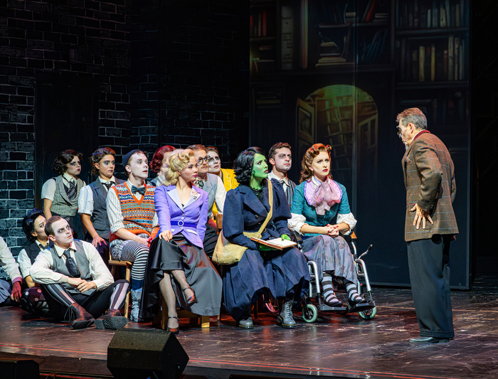 Photos: First Look at the Non-Replica Production of WICKED in Austria Image