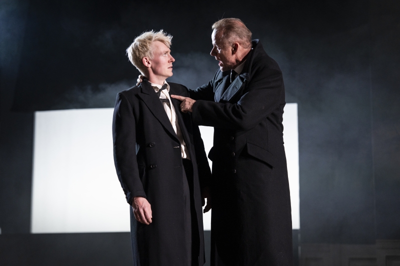 Review: HAMLET, National Theatre Image