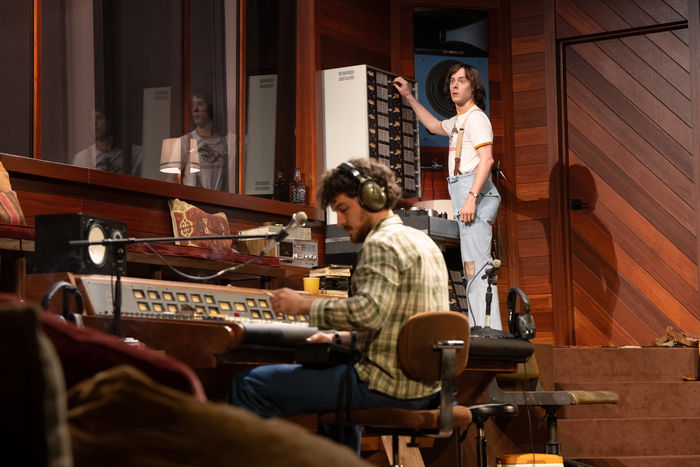 Photos: First Look at the National Tour of STEREOPHONIC Image