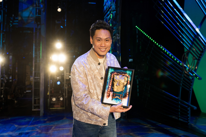 Photos: Jon M. Chu Visits The Company of WICKED in the West End Image