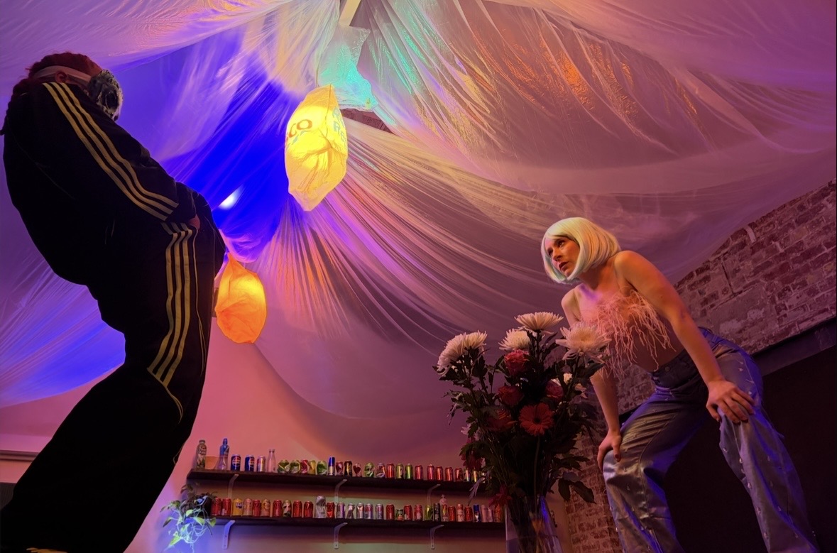 Review: FISH IN A KETTLE, Fabric Studios Image