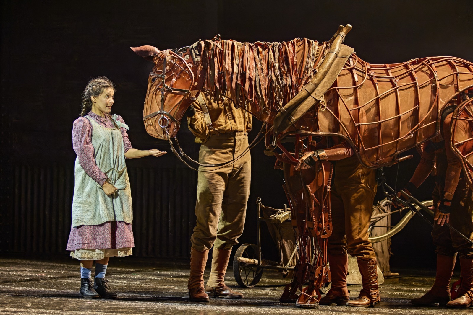 Photos: WAR HORSE Returns To National Theatre Image