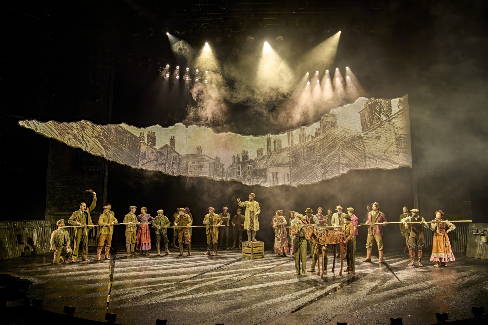 Photos: WAR HORSE Returns To National Theatre Image