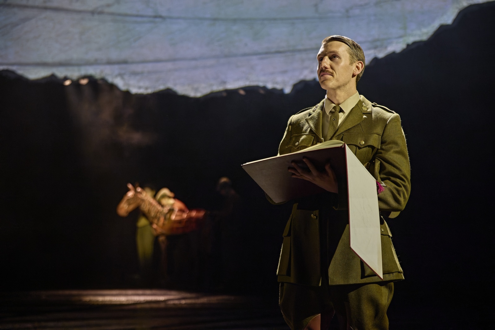 Photos: WAR HORSE Returns To National Theatre Image