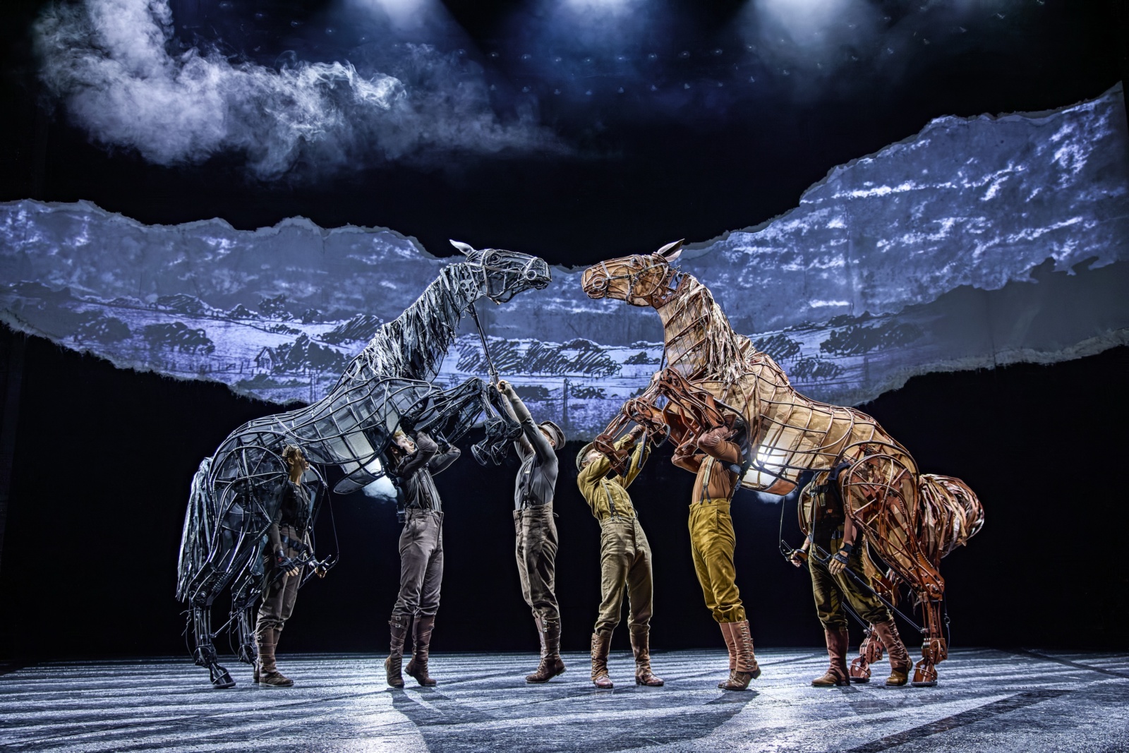 Photos: WAR HORSE Returns To National Theatre Image