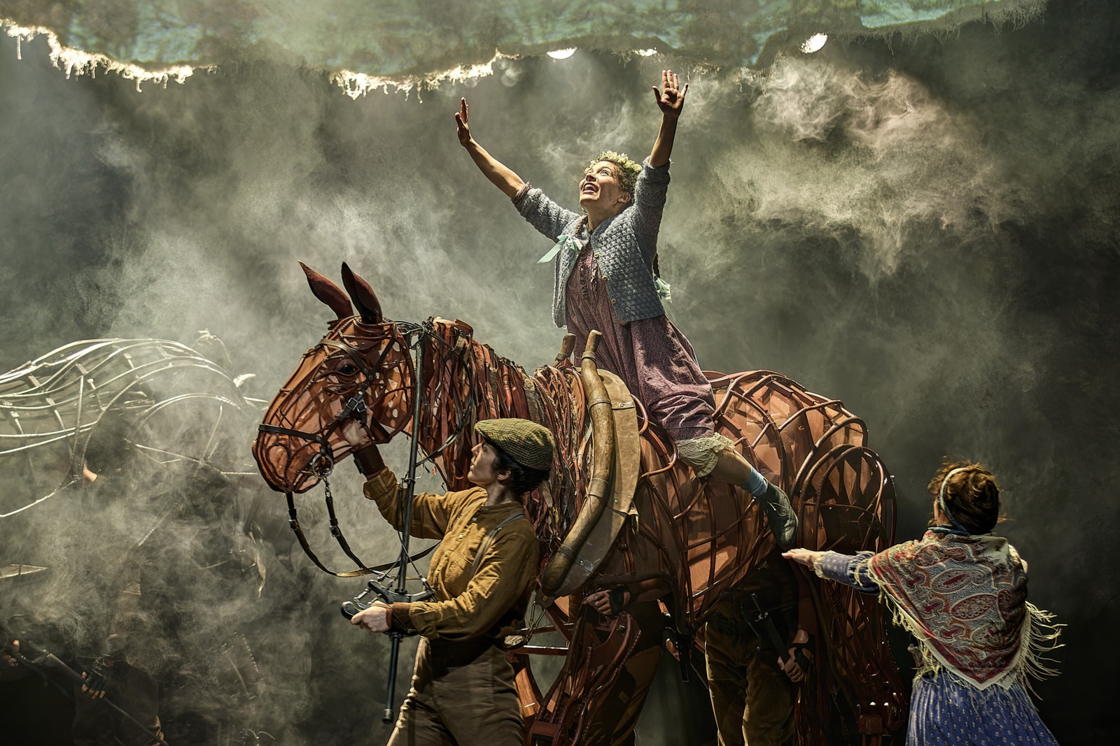 Photos: WAR HORSE Returns To National Theatre Image