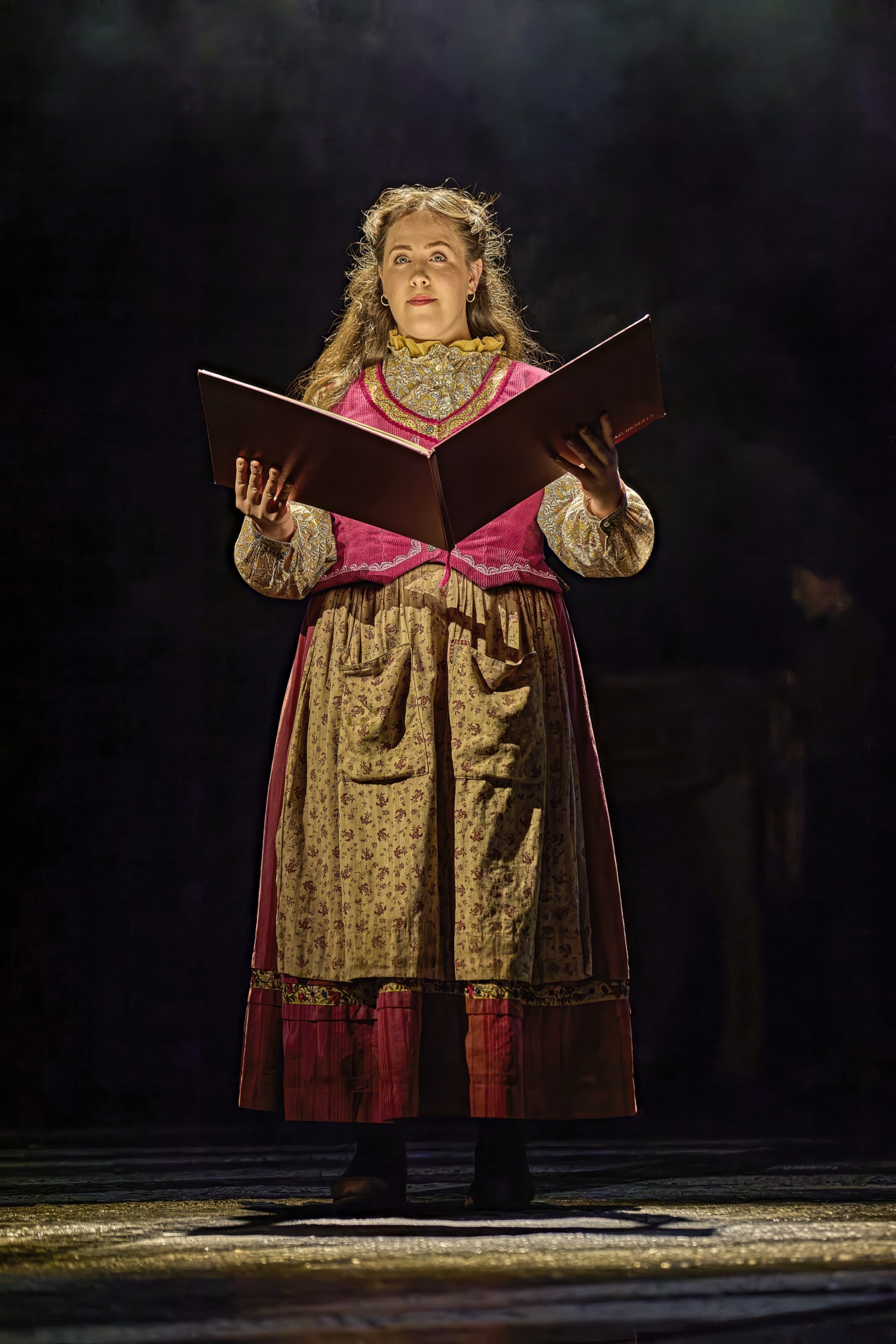 Photos: WAR HORSE Returns To National Theatre Image