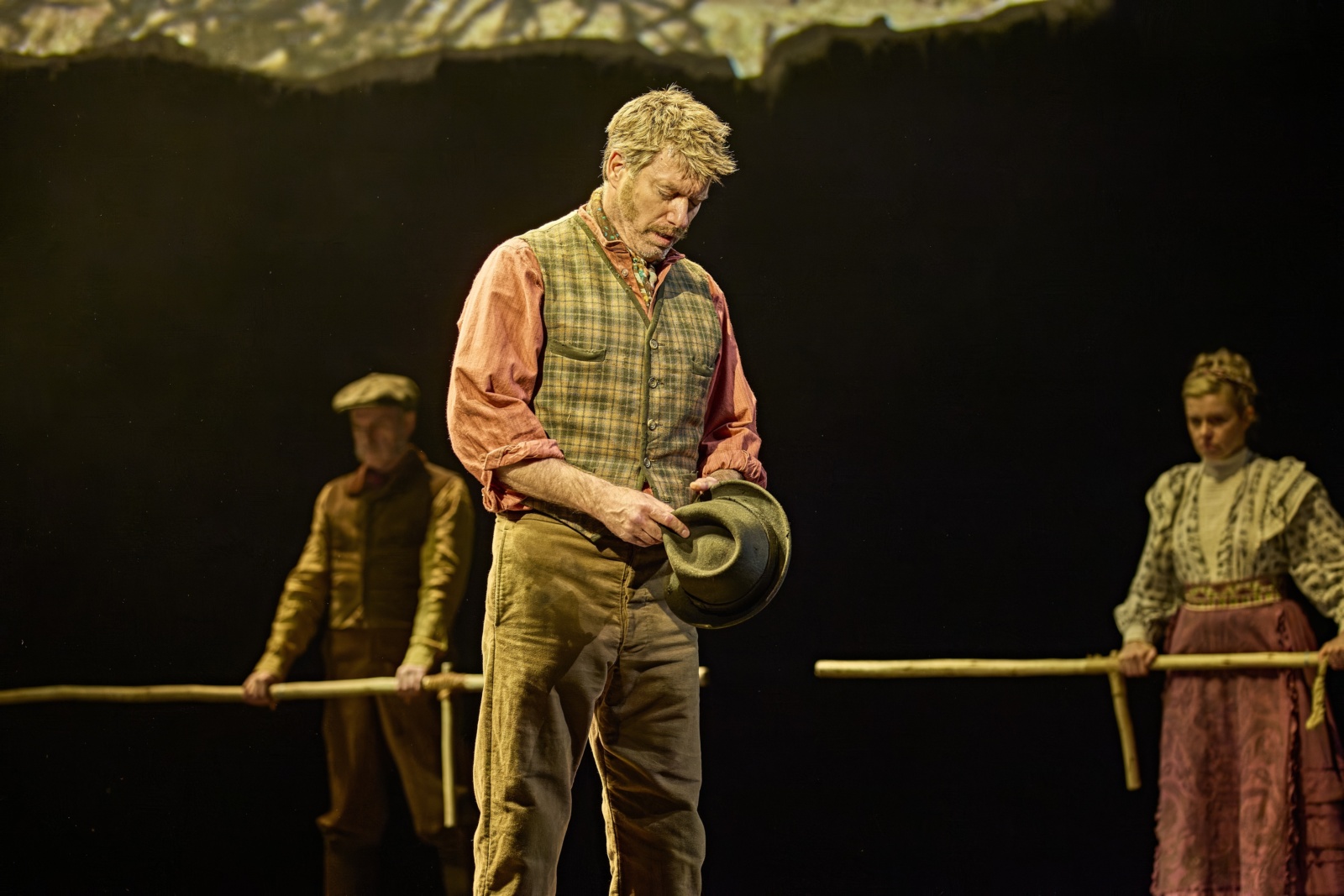 Photos: WAR HORSE Returns To National Theatre Image