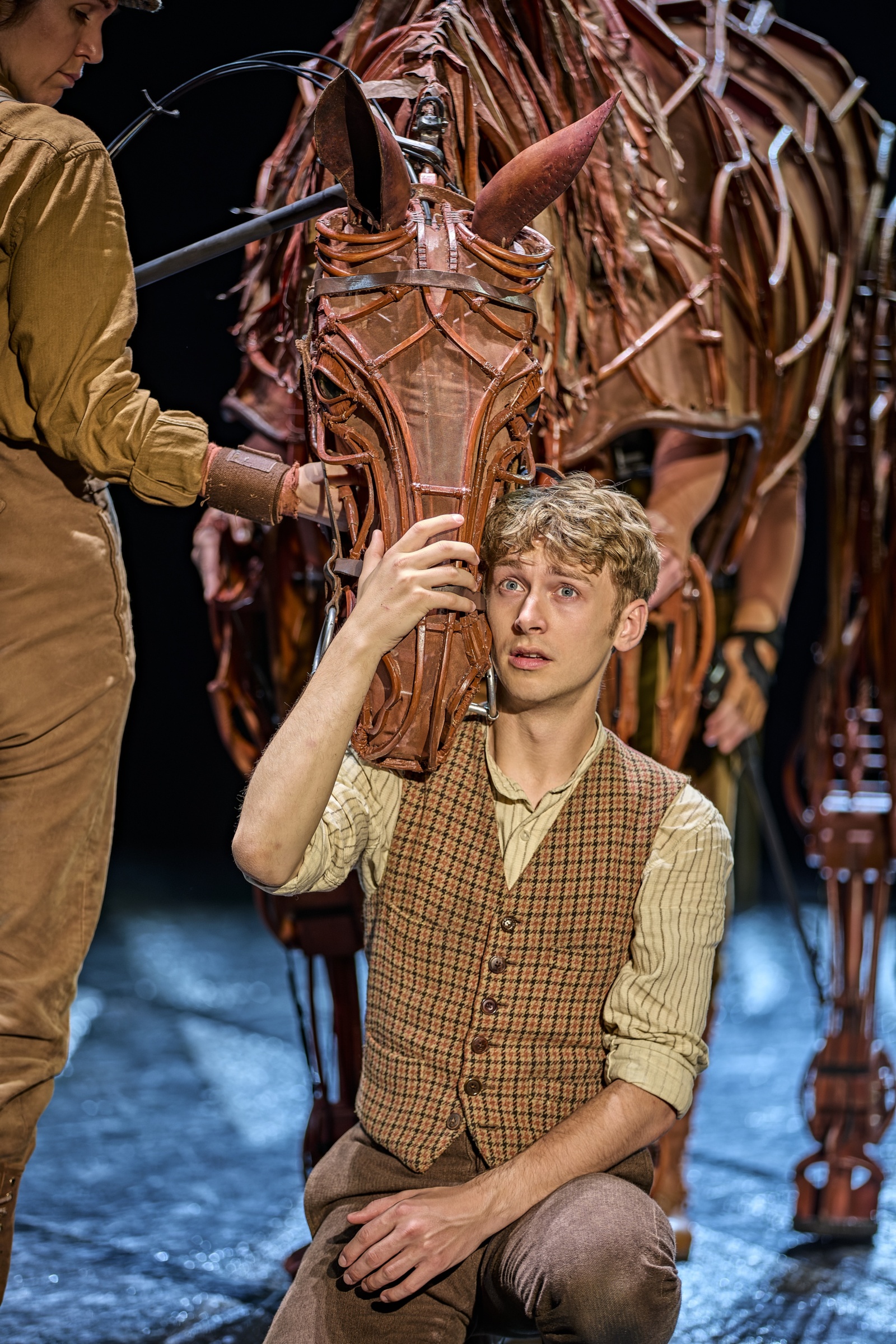 Photos: WAR HORSE Returns To National Theatre Image