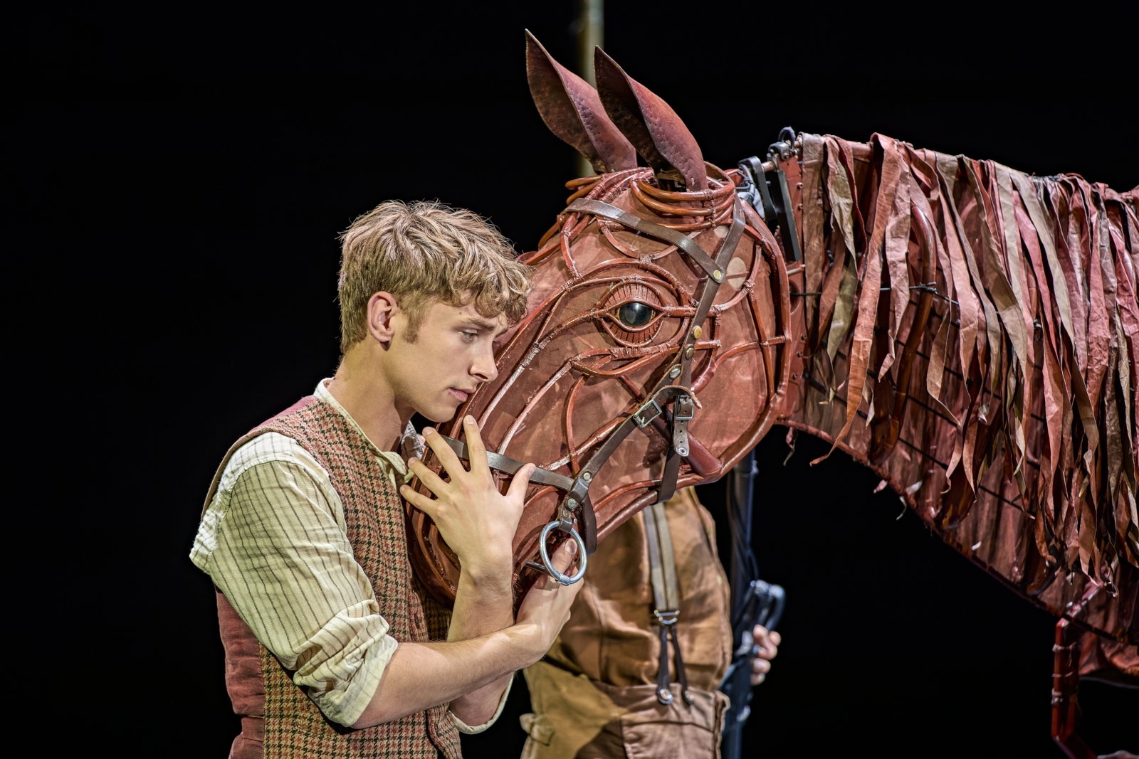 Photos: WAR HORSE Returns To National Theatre Image