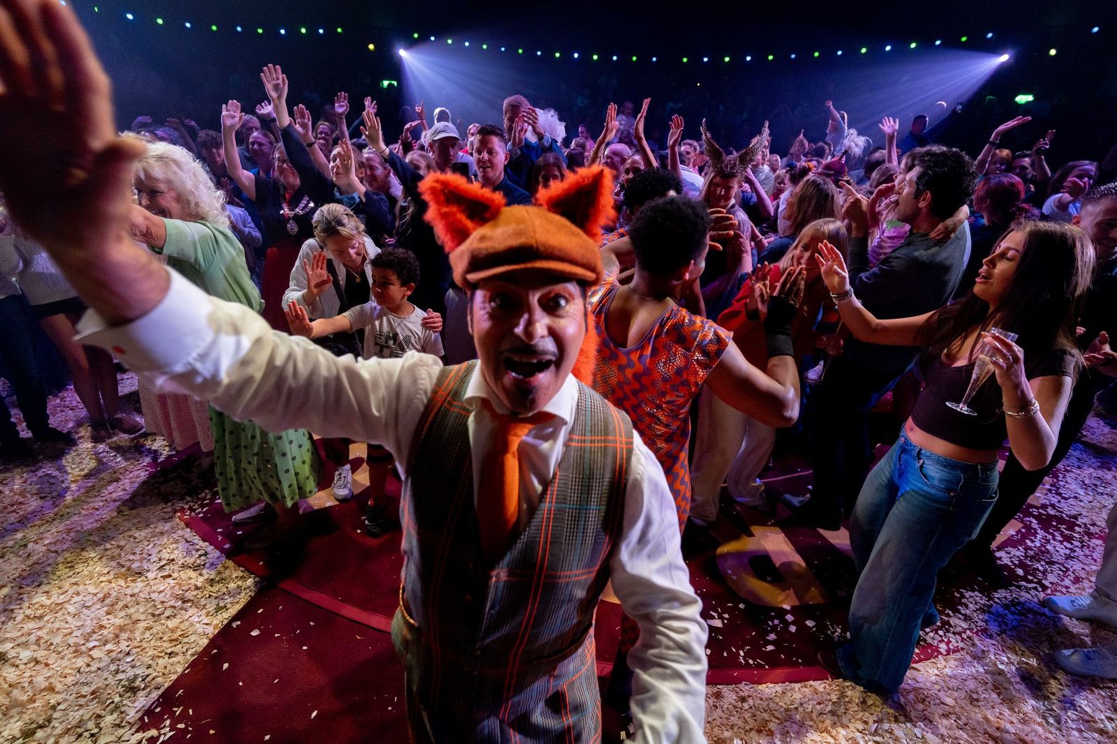 Review: GIFFORDS CIRCUS: WATERFIELD, Chiswick House & Gardens Image