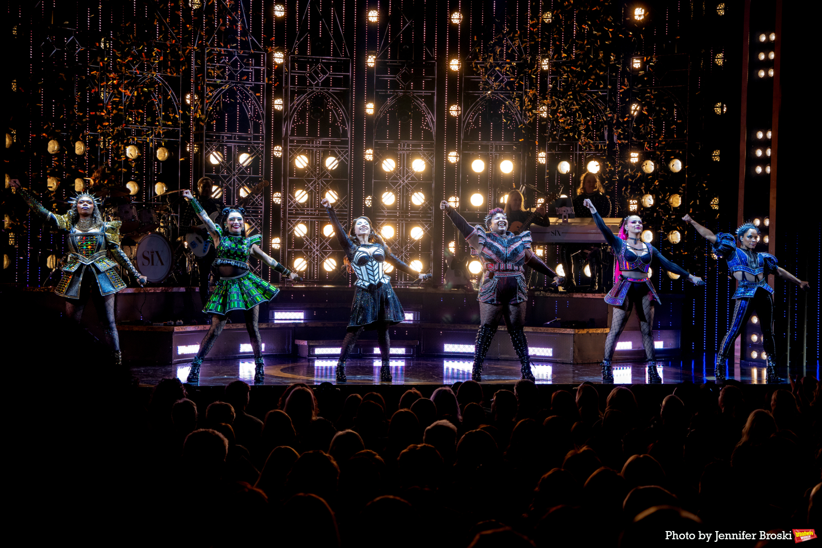 Photos: Kirstin Maldonado Takes First Bows in SIX THE MUSICAL on Broadway Image