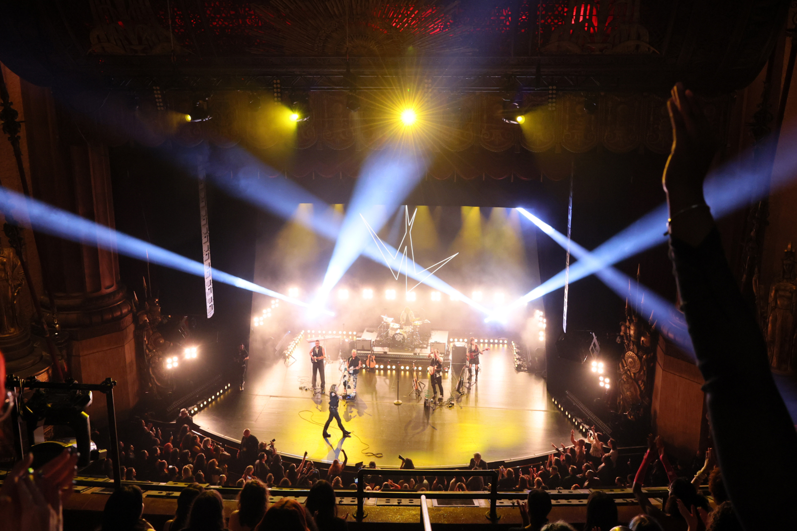Photos: Inside THE VAMPIRE LESTAT's One Night Concert at the Beacon Theatre Image