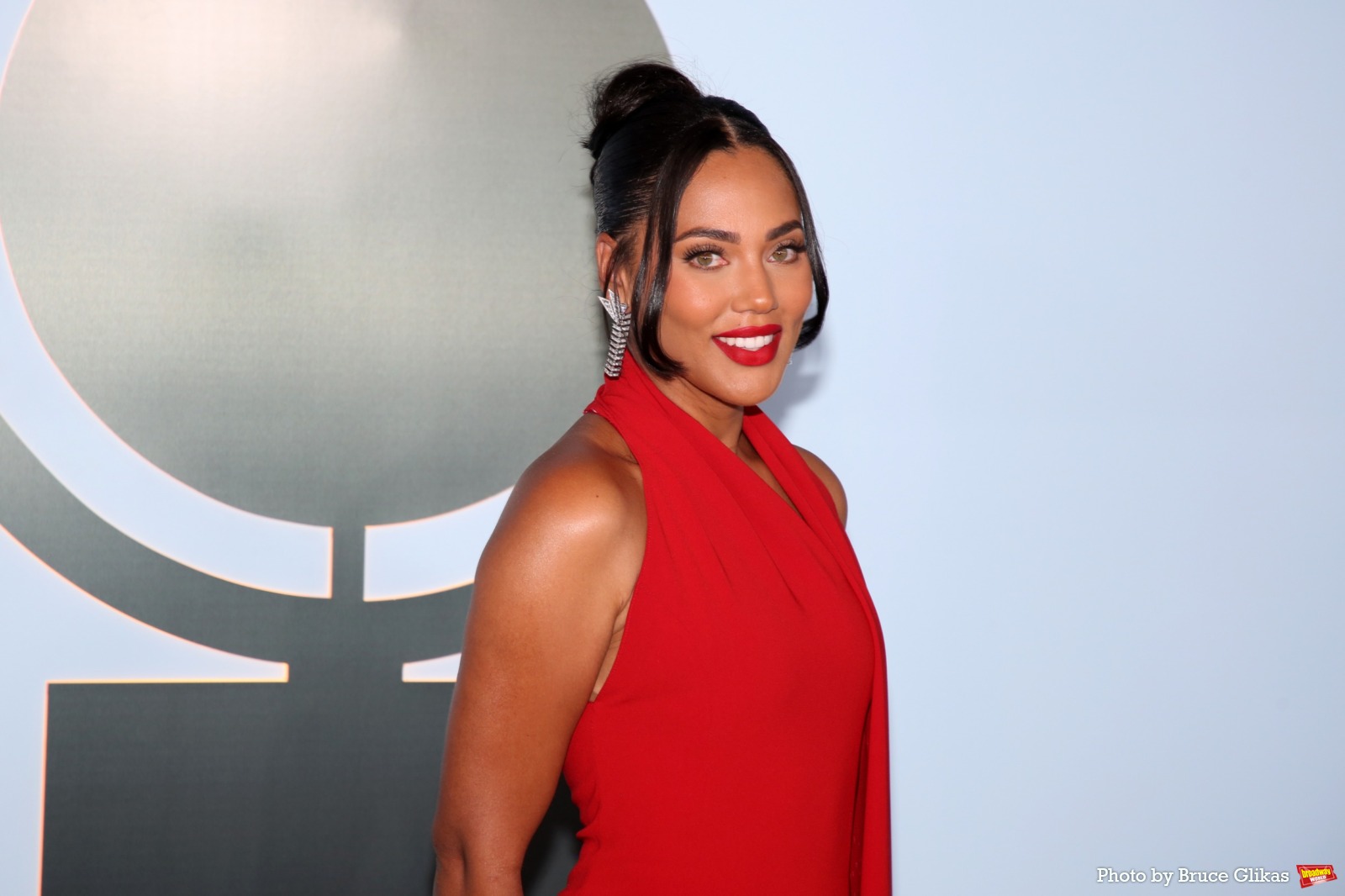 Photos: 2026 Tony Awards- Stars Walk the Red Carpet Image