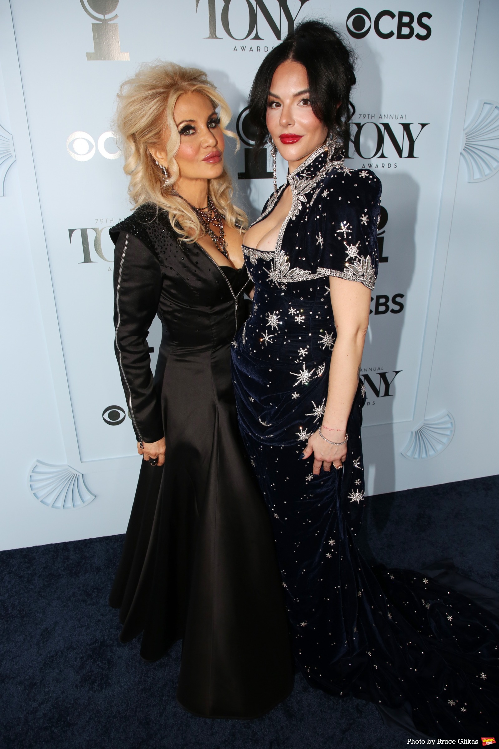 Photos: 2026 Tony Awards- Stars Walk the Red Carpet Image
