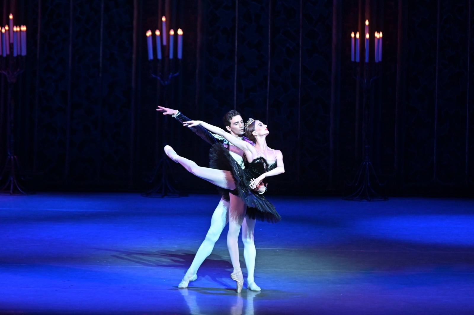 Photos: State Ballet of Georgia Performs SWAN LAKE Ahead of London Coliseum Return Image