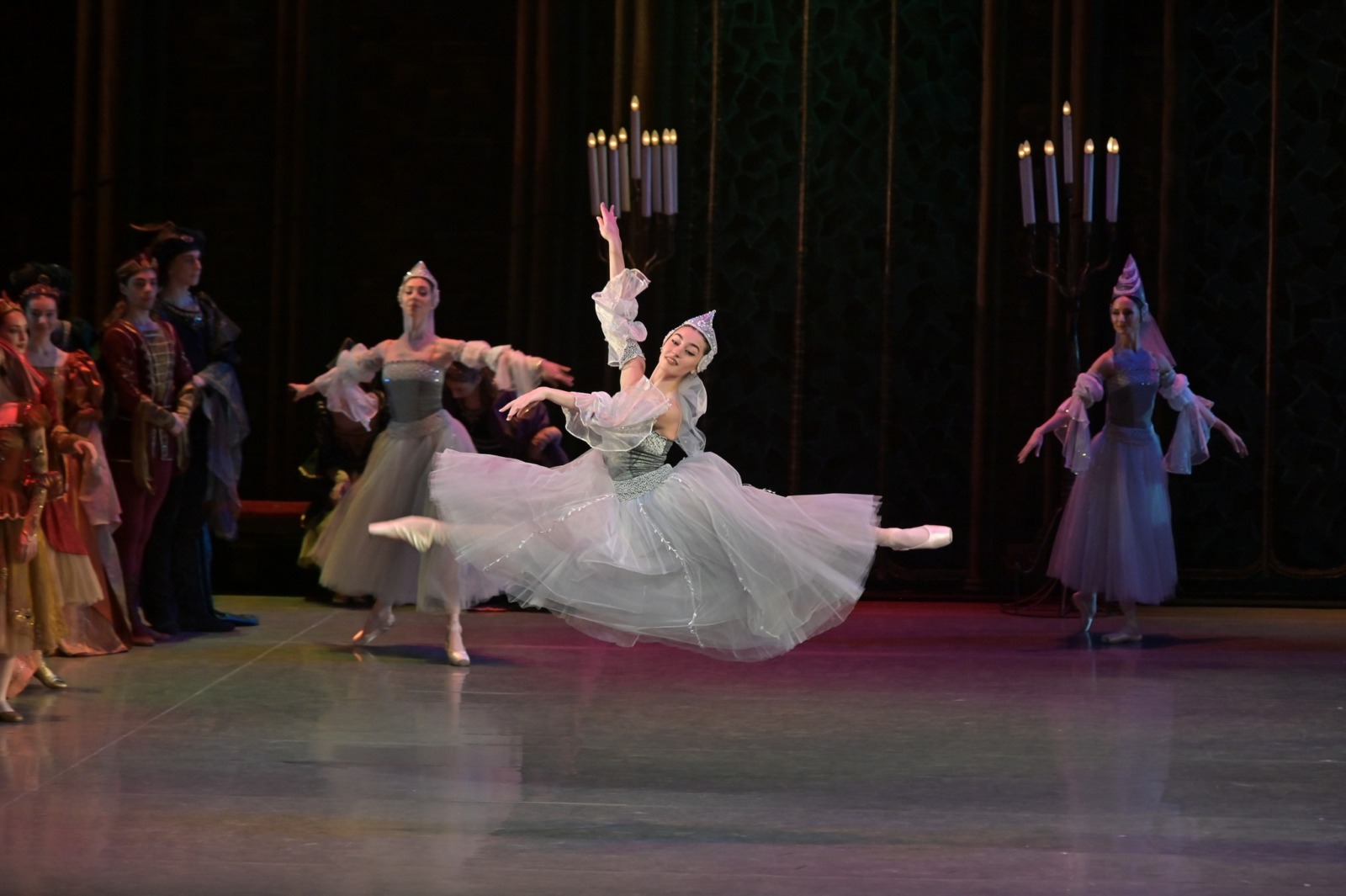 Photos: State Ballet of Georgia Performs SWAN LAKE Ahead of London Coliseum Return Image