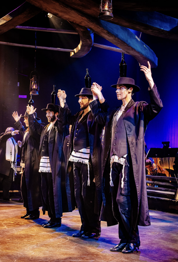Photos: FIDDLER ON THE ROOF At The Encore Theatre Image