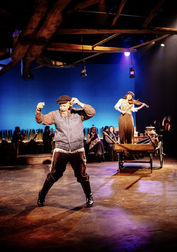 Photos: FIDDLER ON THE ROOF At The Encore Theatre Image