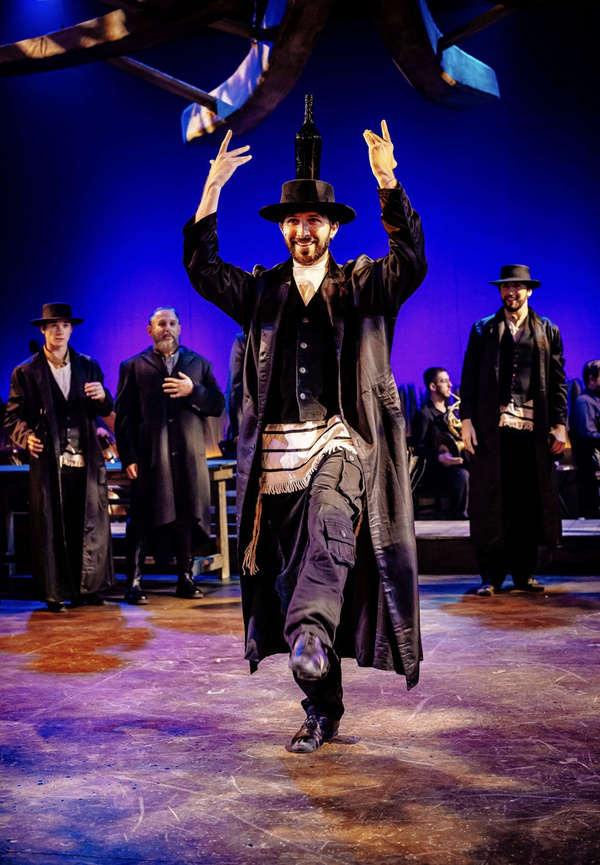Photos: FIDDLER ON THE ROOF At The Encore Theatre Image