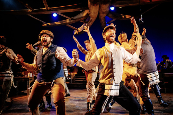Photos: FIDDLER ON THE ROOF At The Encore Theatre Image