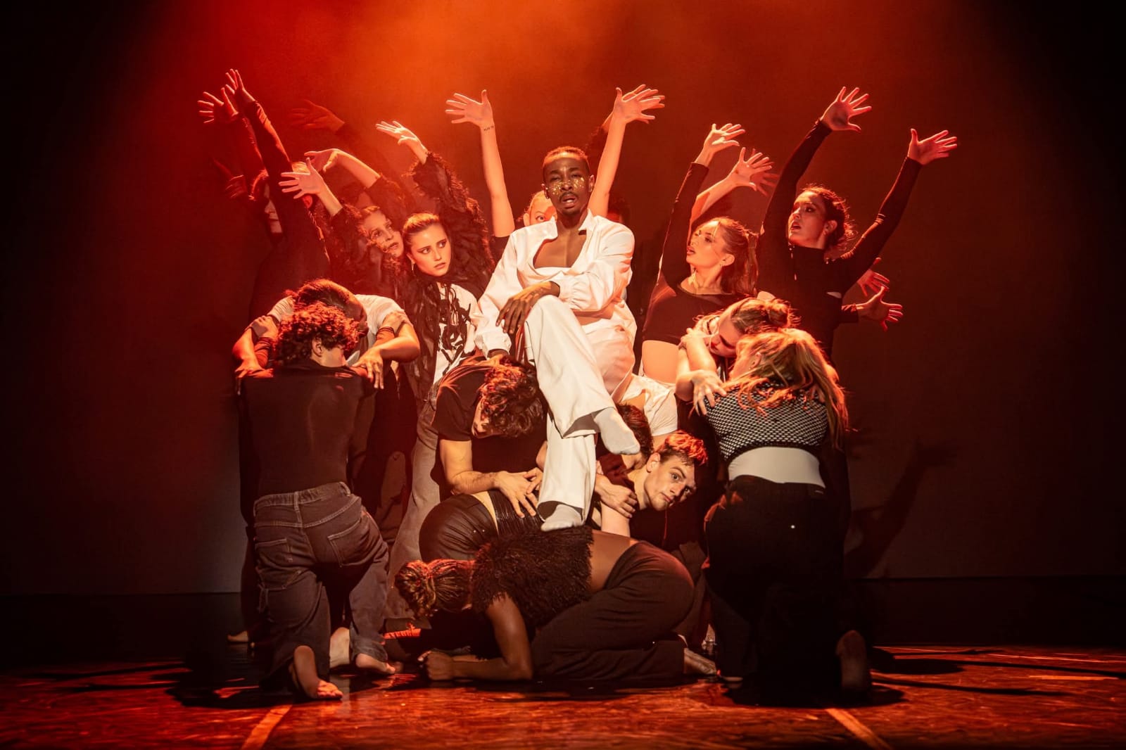 Review: KILLER QUEEN at Theatre On The Bay Image
