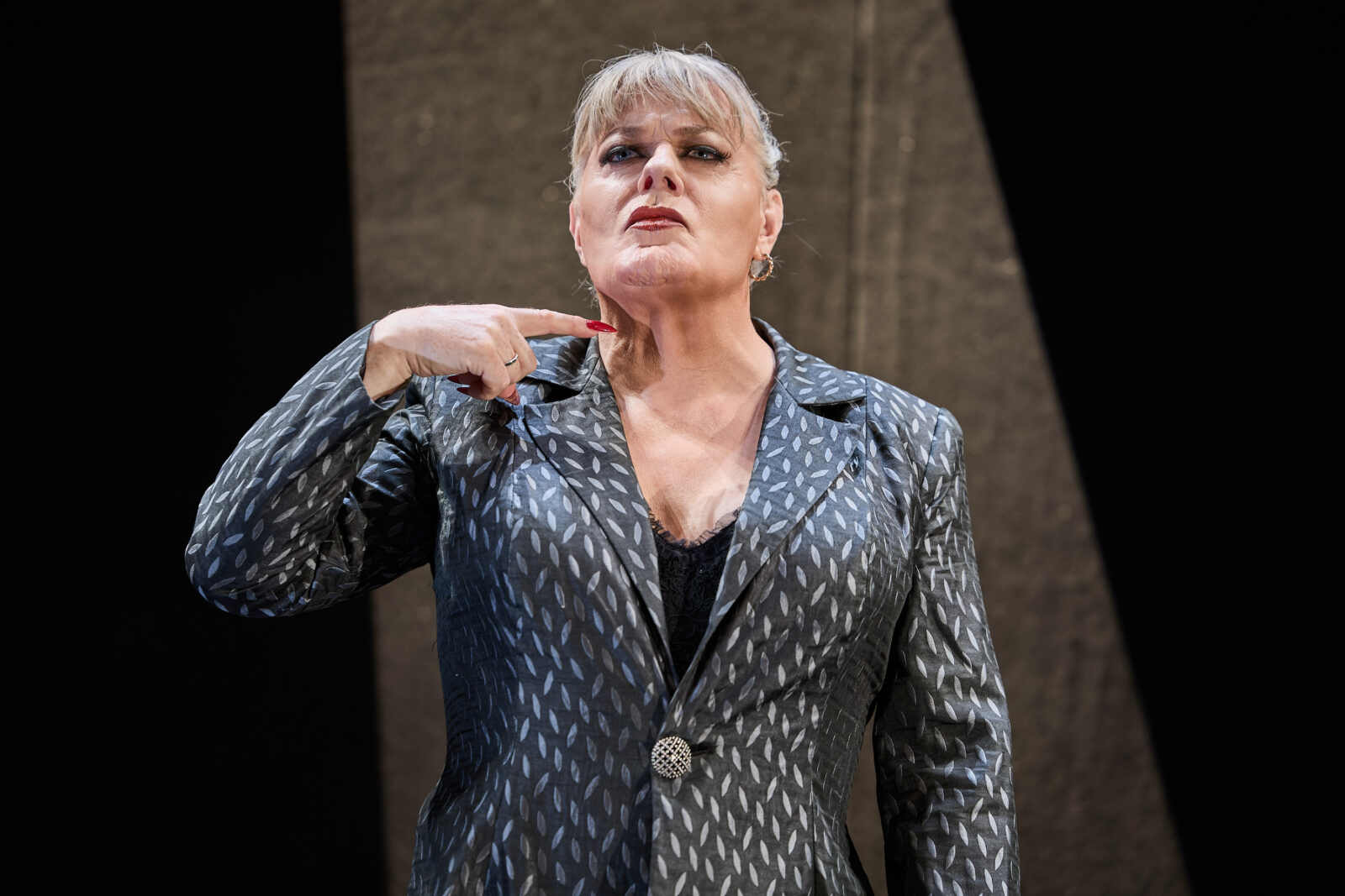 Photos: Eddie Izzard in THE TRAGEDY OF HAMLET at Sydney Opera House Image