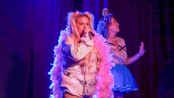 Photos: Marguerite Moreau Visits WET HOT A MUSICAL SUMMER Image