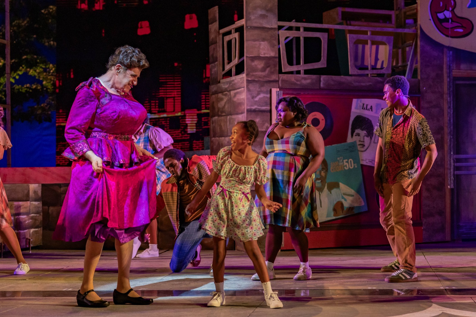 Photos: First Look at The Muny's HAIRSPRAY With Richard Kind & More Image