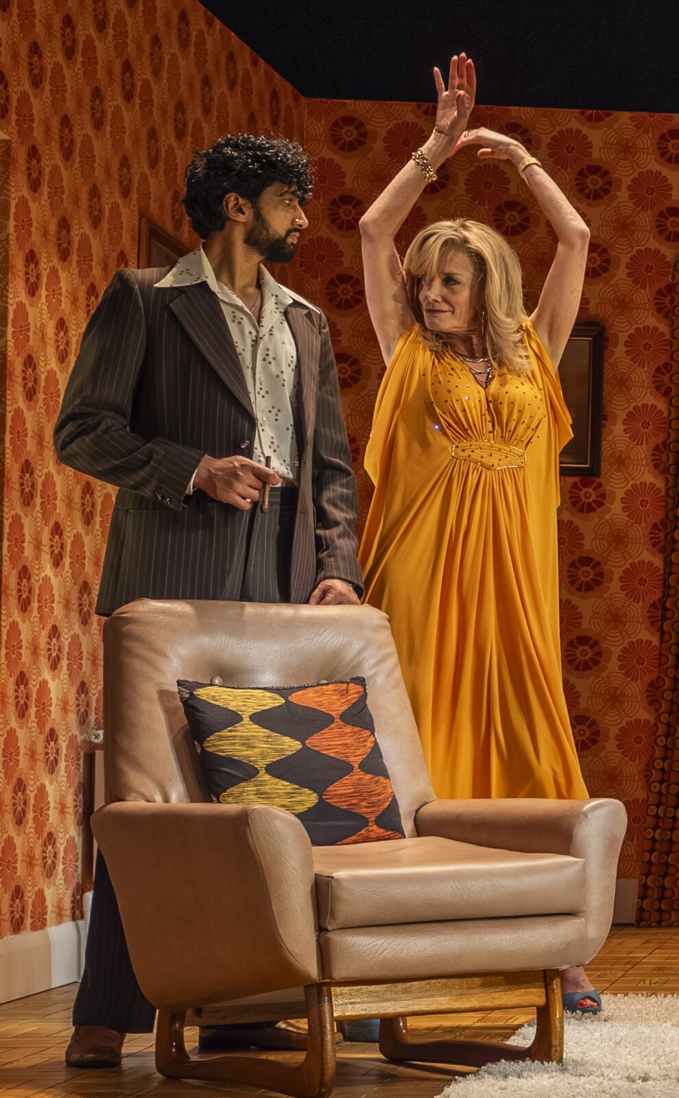 Photos: First Look At ABIGAIL'S PARTY At Theatre Royal Bath Image