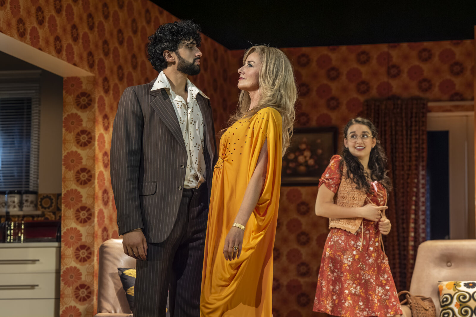 Photos: First Look At ABIGAIL'S PARTY At Theatre Royal Bath Image
