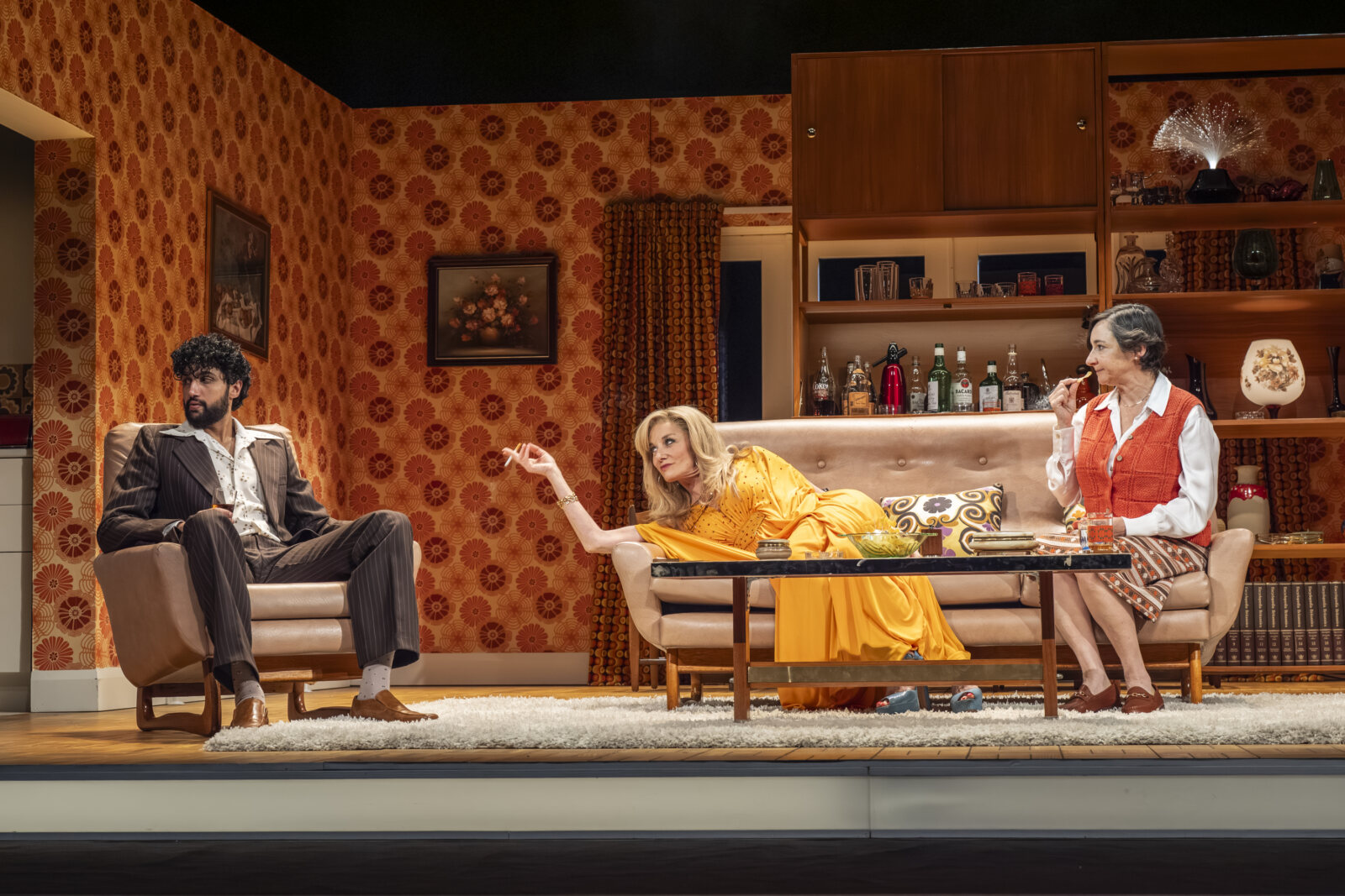 Photos: First Look At ABIGAIL'S PARTY At Theatre Royal Bath Image