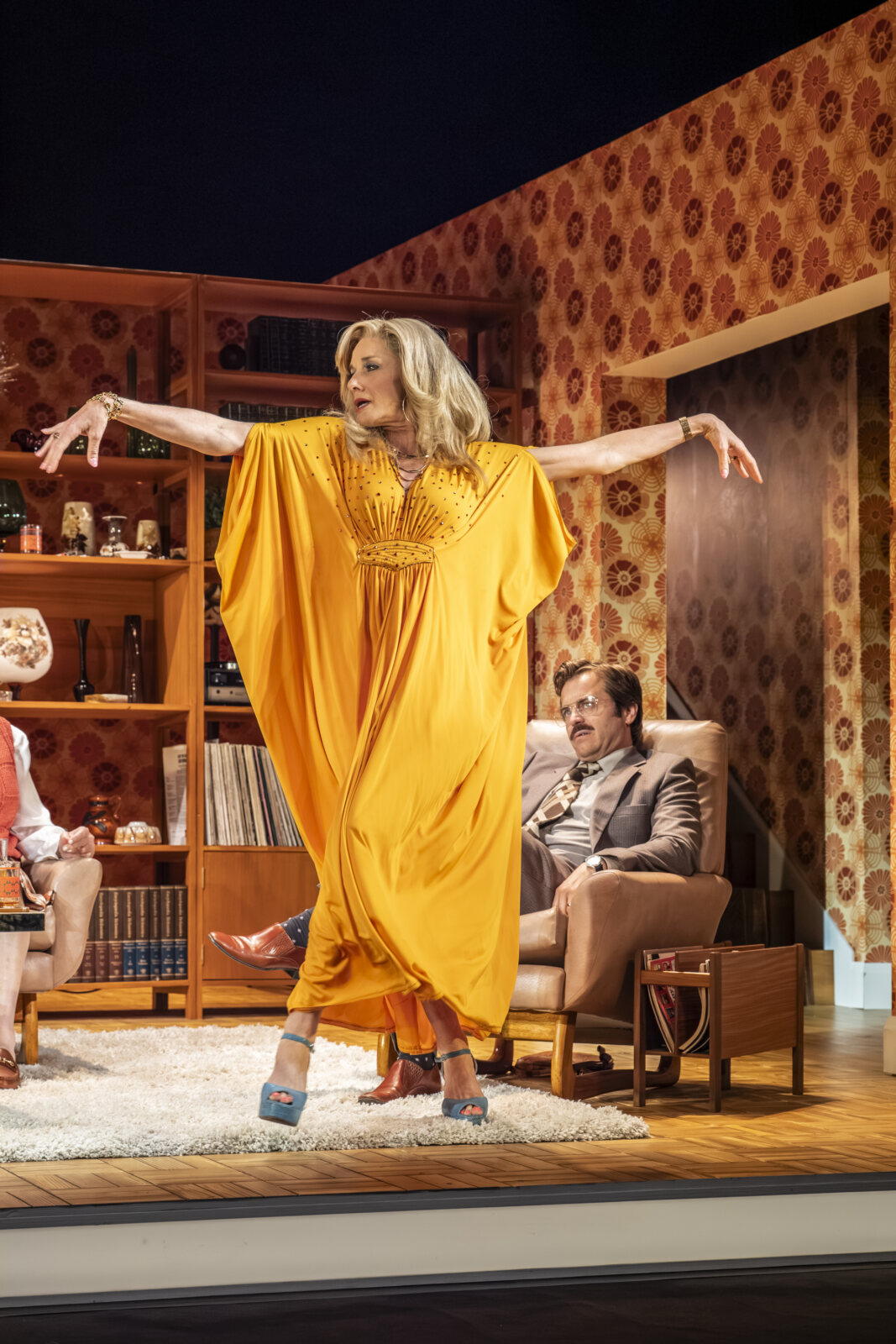 Photos: First Look At ABIGAIL'S PARTY At Theatre Royal Bath Image