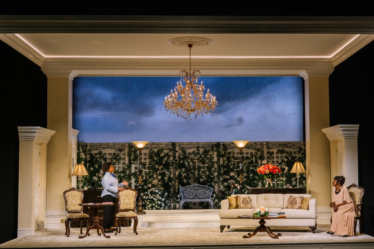 Review: ANGRY, RAUCOUS AND SHAMELESSLY GORGEOUS at Geffen Playhouse Image