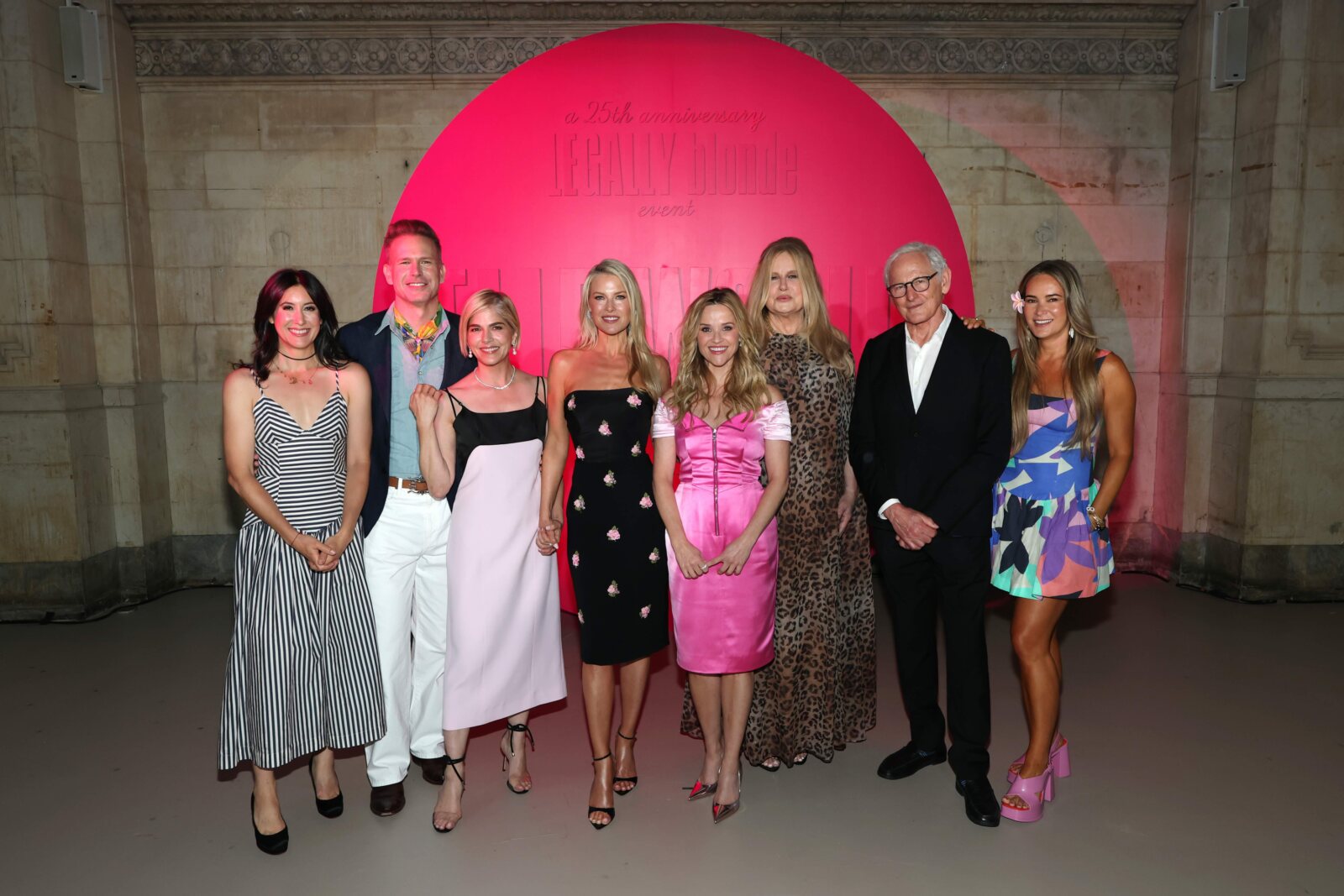 Photos: Reese Witherspoon, Victor Garber & More LEGALLY BLONDE Stars Reunite for Anniversary Event Image