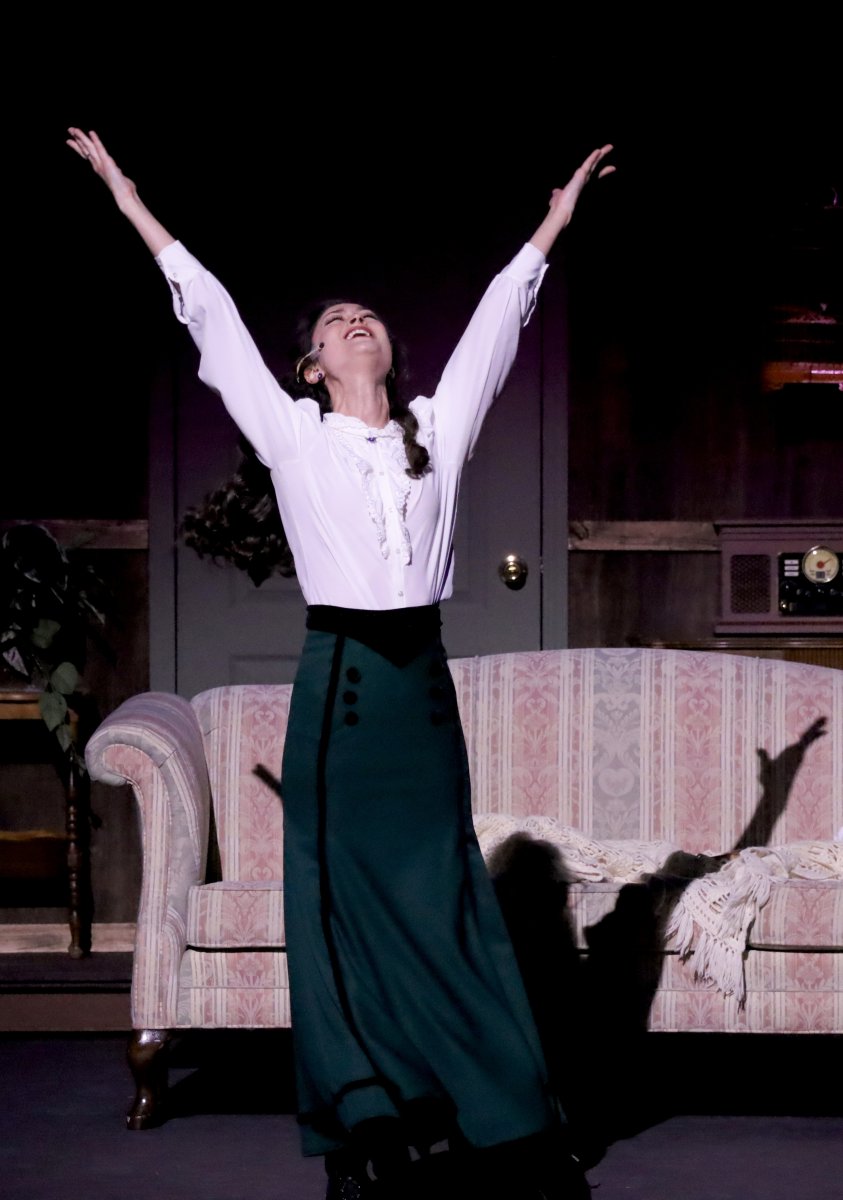 Interview: Annika Low of MARY POPPINS at Dutch Apple Dinner Theatre Image