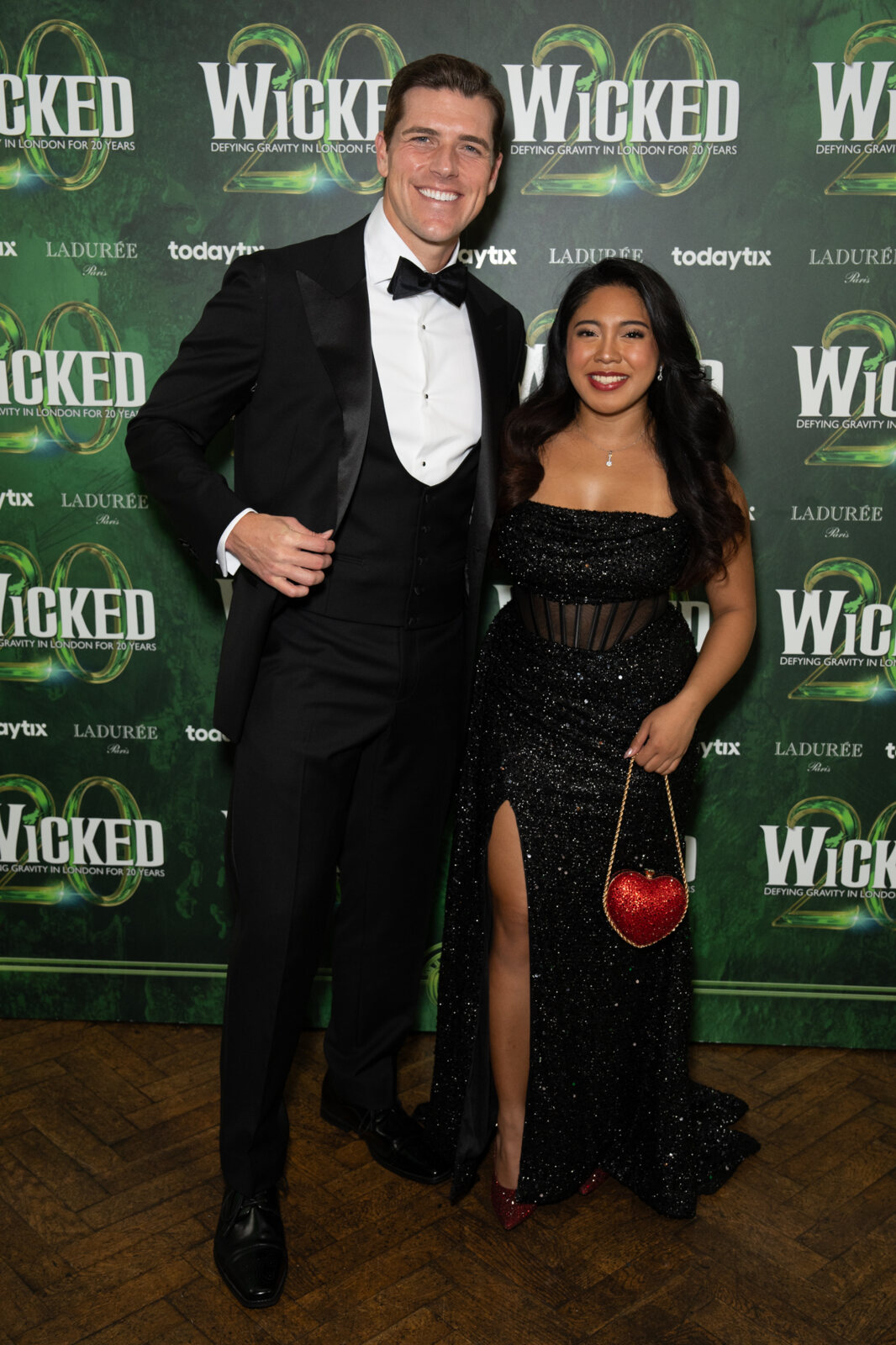 Photos: WICKED Celebrates 20th Anniversary in London With 'Pink' and 'Green' Performances — photo 24 of 36