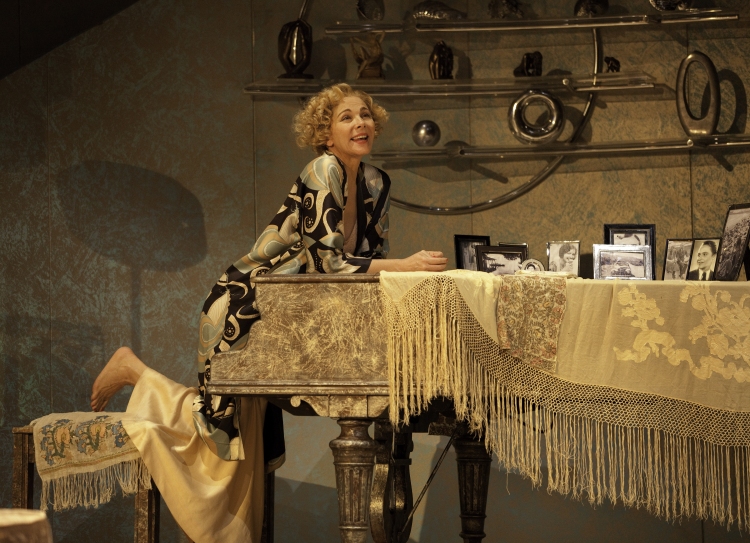 SEX & THE CITY Stars Who Have Bowed on Broadway Image