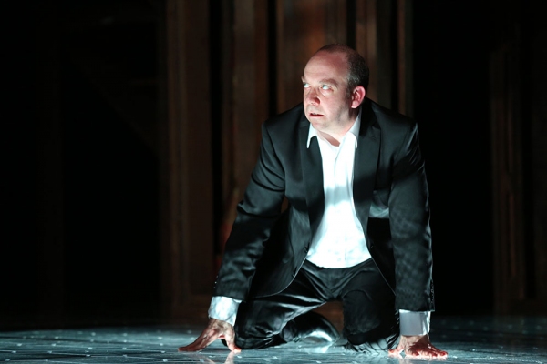 From Broadway to DOWNTON ABBEY: A Look at Paul Giamatti's Stage Career Image